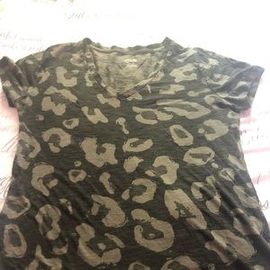 Camo short sleeve top
